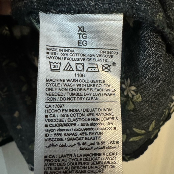 🇺🇸 3/$15 Old Navy - Puff-Sleeve Smocked Floral-Print Swing Blouse XL navy blue - Picture 4 of 6